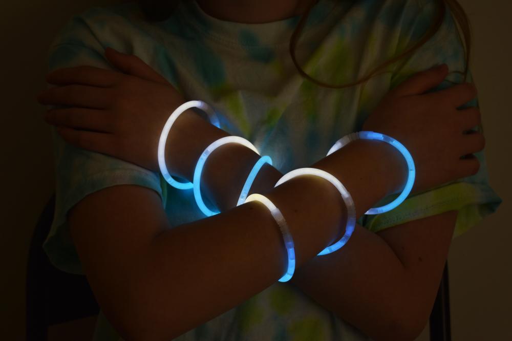 white glow stick bracelets