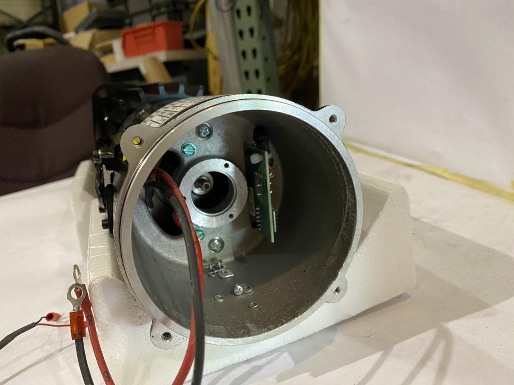 BALDOR 3HP PM DC MOTOR TACHOMETER 125VDC 17.9A. 2500RPM 7.38 NM TACH